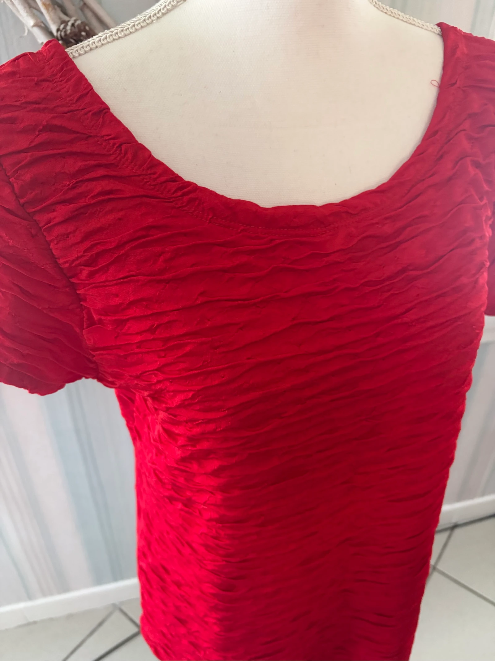 Top vermelho texturizado com efeito plissado Tex Woman GG – photo 2
